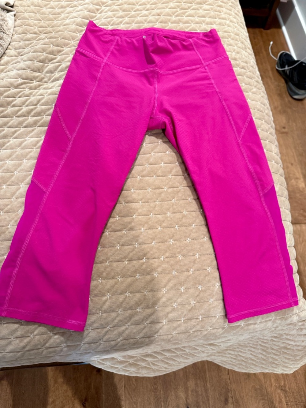 Athleta Hot Pink Capri Leggings